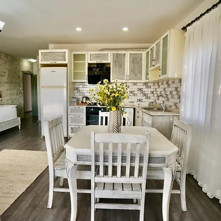 Cumbalica Flora Ξενοδοχείο *