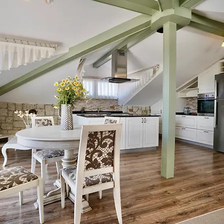 Cumbalica Flora Ξενοδοχείο *