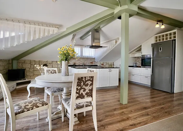 Cumbalica Flora فندق *