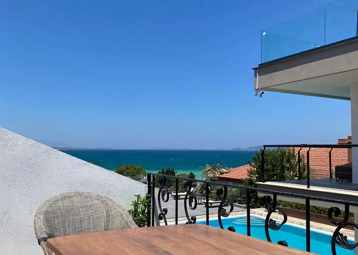 Cumbalica Flora فندق *